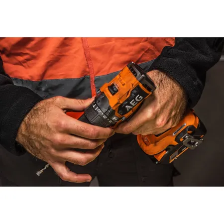 Дрель шуруповерт BS18SBL2-202C AEG